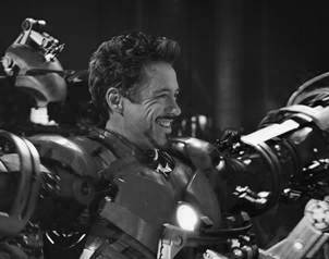 SHM03. LOS ÁNGELES (CA, EEUU), 06/05/2010.- El actor Robert Downey Jr. interpreta al multimillonario Tony Stark en "Iron Man 2", que debutará este viernes en los cines de Estados Unidos rodeado de gran expectación, después del éxito de su primera entrega en 2008, y sin competencia fuerte que le pueda arrebatar el título de película más taquillera del fin de semana. EFE/Industrial Light & Magic/Marvel/Paramount/SOLO USO EDITORIAL/NO VENTAS