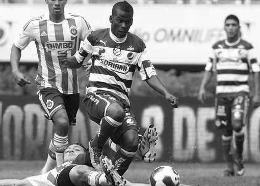 SOCCER/FUTBOLLIGA MX APERTURA 2012JORNADA2CHIVAS VS SANTOSAction photo of Darwin Quintero, during week 2 game of the Apertura 2012 of the Liga MX./Foto de accion de Darwin Quintero, durante juego de semana 2 del Apertura 2012 de la Liga Mx. 29 July 2012. MEXSPORT/REFUGIO RUIZ