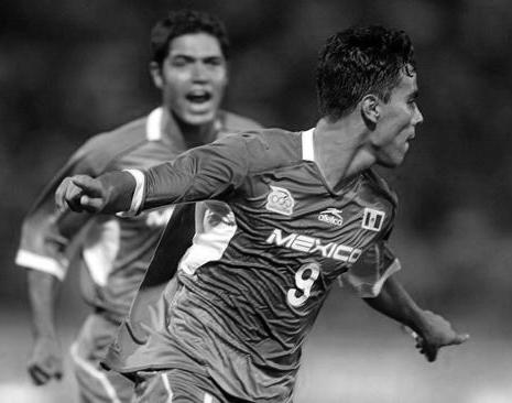 FUTBOL OLIMPICO ATENAS 2004OLYMPIC SOCCER ATHENS 2004MEXSPORT DIGITAL IMAGE17 August 2004:  Action photo of mexican Omar Bravo celebrating a goal agains Grecce during game of the mens olympic soccer tournament held at the Panthessliko Stadium of Volos, Greece. Mexico won 3-2./Foto de accion del mexicano Omar Bravo celebando un gol en contra de Grecia durante juego del torneo olimpico de futbol masculino celebrado en el estadio Panthessaliko de Volos, Grecia. Mexico gano 3-2. MEXSPORT/OMAR MARTINEZDEPORTES, JUEGOS OLIMPICOS ATENAS, GRECIA 2004. SELECCION MEXICANA DE FUTBOL SUB 23, PARTIDO  MEXICO VS GRECIA