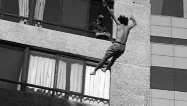 suicida salta edificio