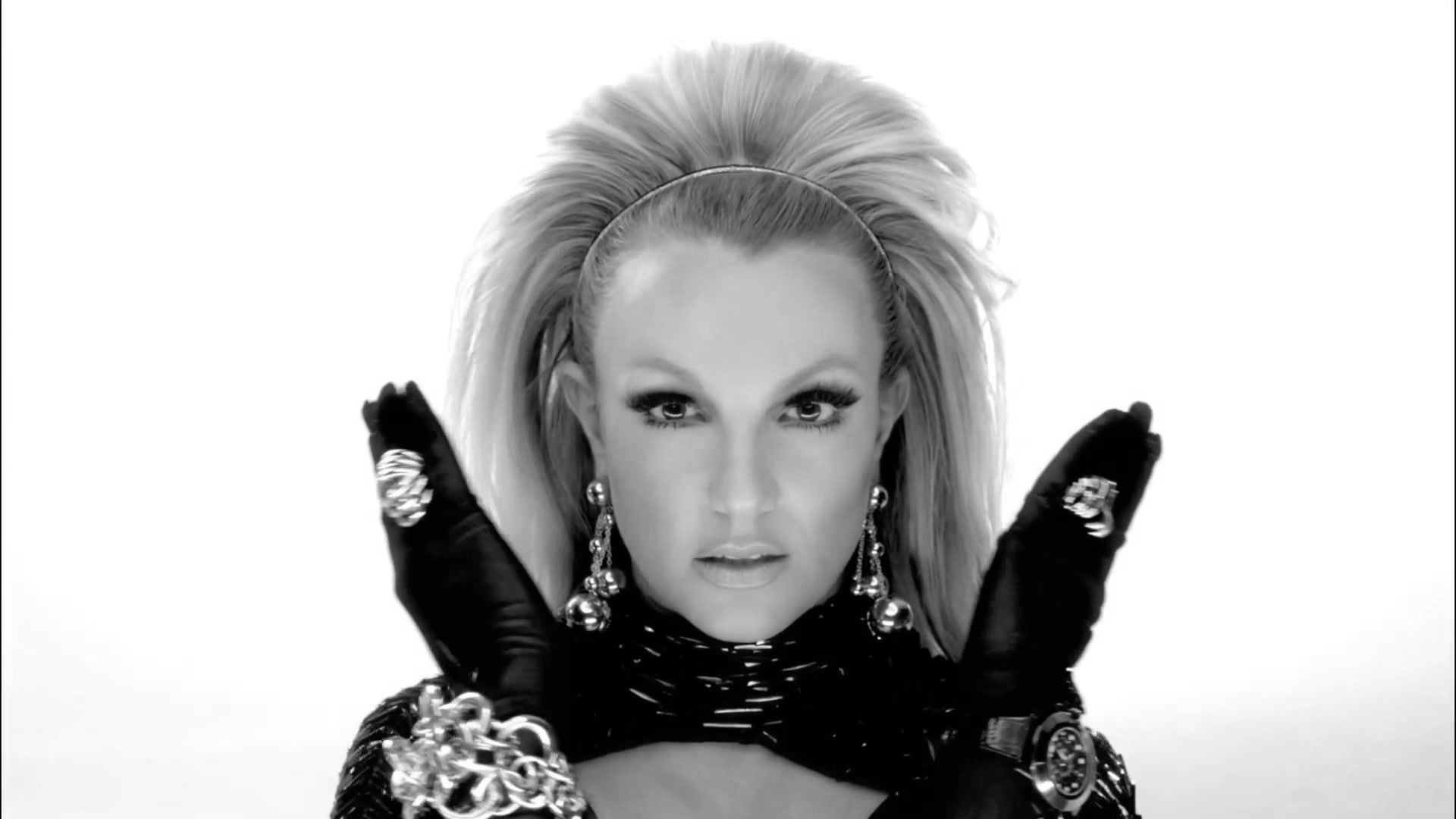 will_i_am_-_Scream___Shout_ft__Britney_Spears_0072