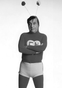 Roberto_Gomez_Bola_os_como_chapulin_colorado
