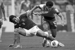 MÉXICO, D.F., 11JUNIO2013.- Aldo De Nigris (México), durante el partido correspondiente a la Hexagonal Final de la Copa Mundial Fifa Brasil 2014, llevado acabo en el estadio Azteca. FOTO: MISAEL VALTIERRA / CUARTOSCURO.COM