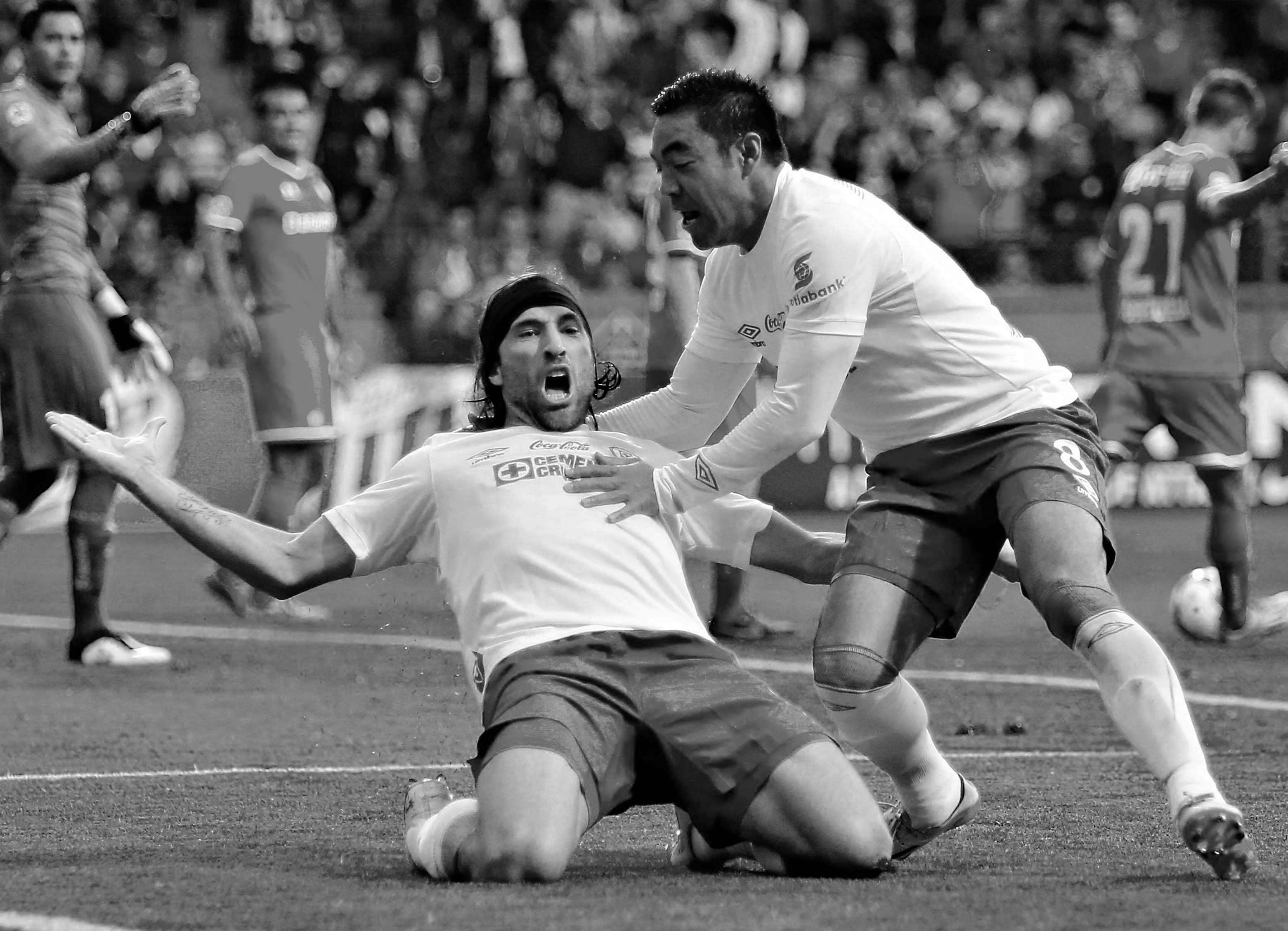 Toluca, Estado de México, 23 de abril de 2014. Mariano Pavone (CA) festeja su gol durante el partido correspondiente a la Final de Vuelta de la Liga de Campeones de CONCACAF, entre los Diablos Rojos del Toluca y la Máquina Celeste de Cruz Azul, celebrado en el Estadio Nemesio Díez. Foto: Imago7/Etzel Espinosa