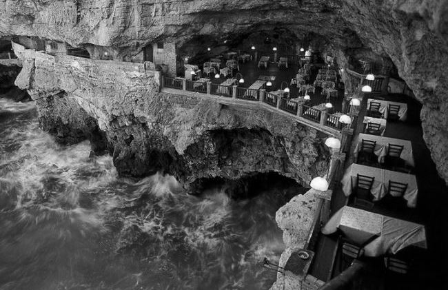 Ristorante-Grotta-Palazzese-Plugia-Italia
